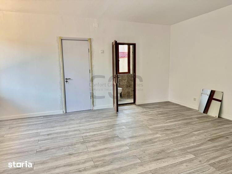 Casă cu 8 camere cu Teren 50 Mp în Vitan