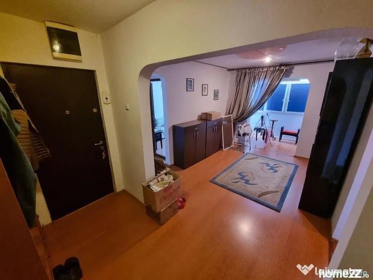 Apartament cu 4 camere decomandat în Central