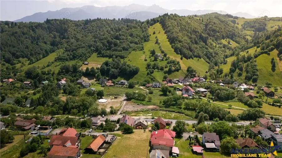 Casă cu 3 camere cu Teren 685 Mp în Moieciu