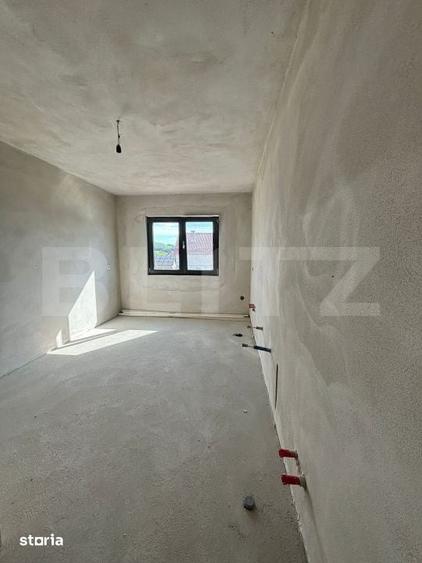 Casă cu 9 camere cu Teren 1000 Mp în Dumitra