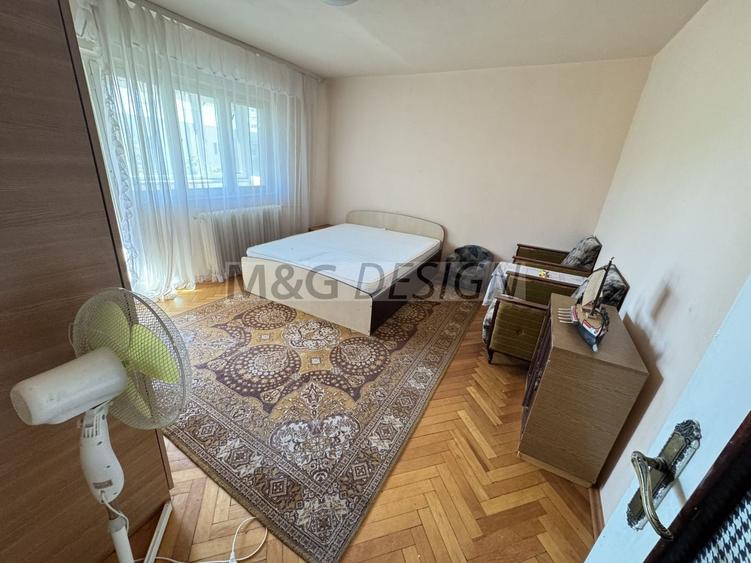 Apartament cu 3 camere decomandat în Girocului