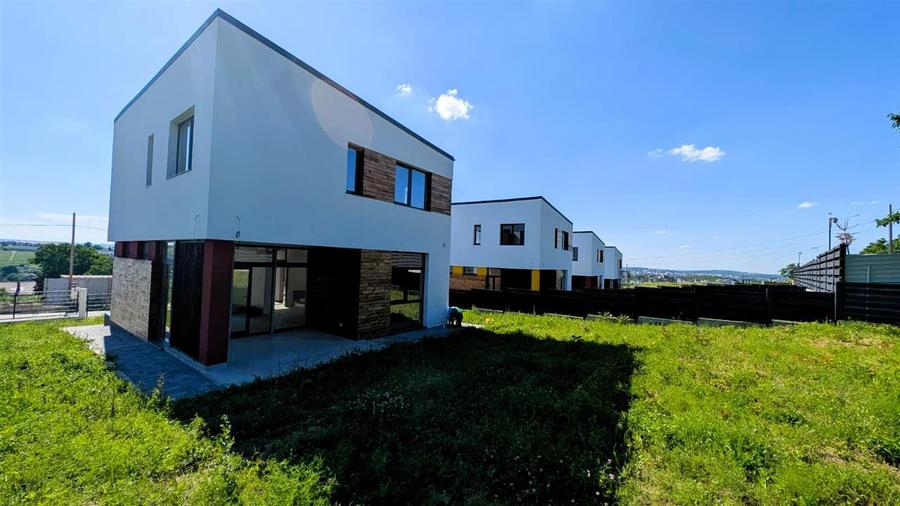 Casă cu 4 camere cu Teren 500 Mp în Bucium