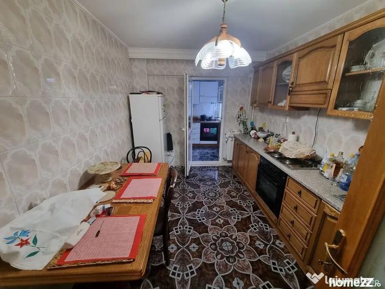 Apartament cu 4 camere decomandat în Faleza Nord