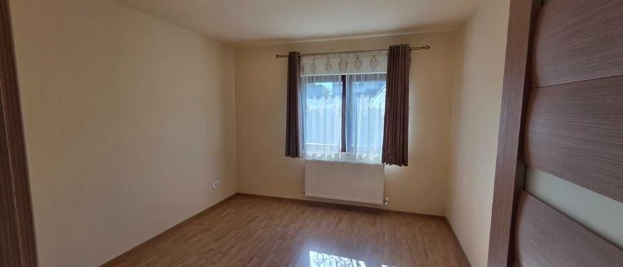 Apartament cu 3 camere decomandat în Valea Adâncă
