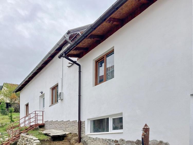 Casă individuală cu 4 camere cu Canalizare în Cernatu