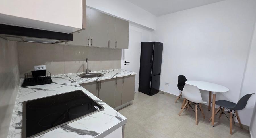 Apartament cu 2 camere semidecomandat, mobilat în Păcii