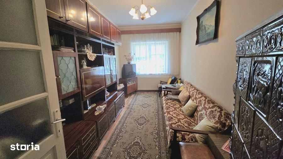 Casă cu 3 camere decomandat cu Teren 970 Mp în Central
