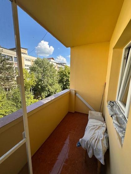 Apartament cu 4 camere decomandat în Central