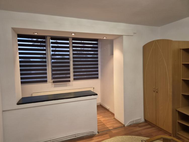 Apartament cu 2 camere decomandat în Triaj