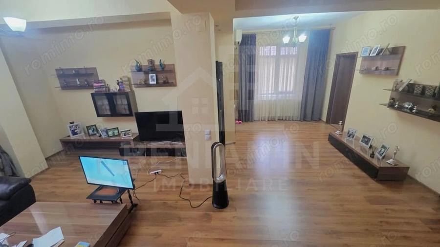 Casă cu Teren 450 Mp în George Enescu