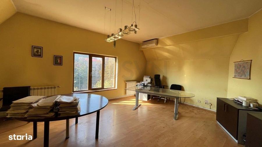 Casă cu 4 camere în Romană