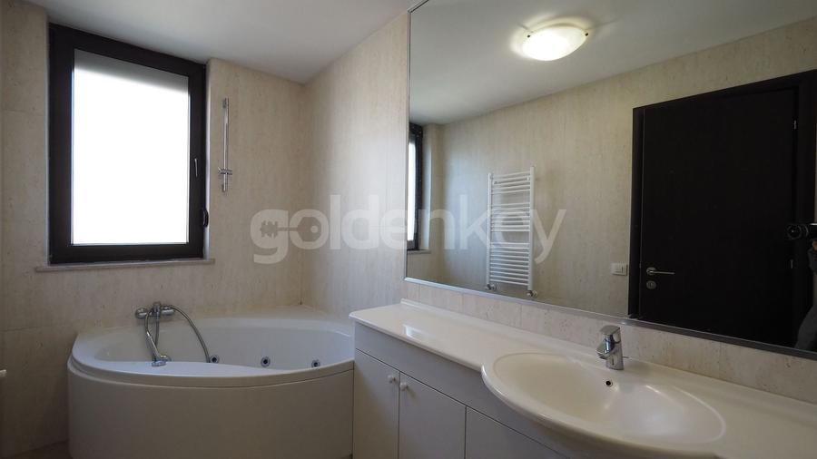 Penthouse cu 5 camere decomandat, mobilat în Aviației