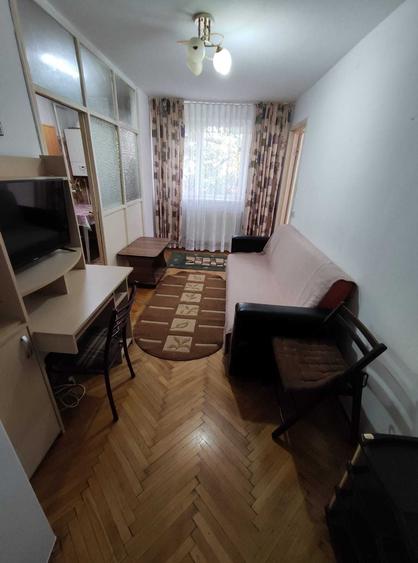 Apartament cu 2 camere semidecomandat în Crâng