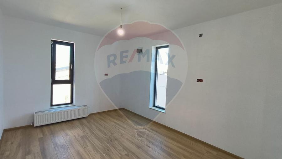 Casă cu 4 camere cu Teren 321 Mp în Port
