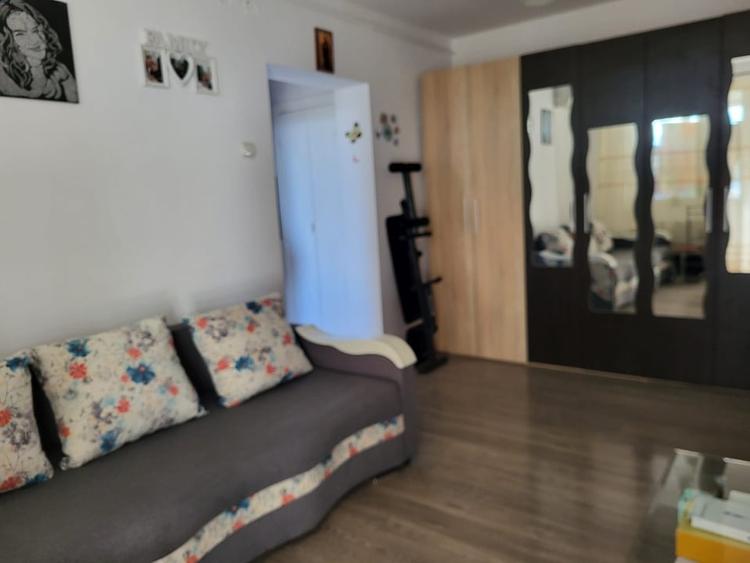 Apartament cu 2 camere semidecomandat, mobilat în Malu Roșu