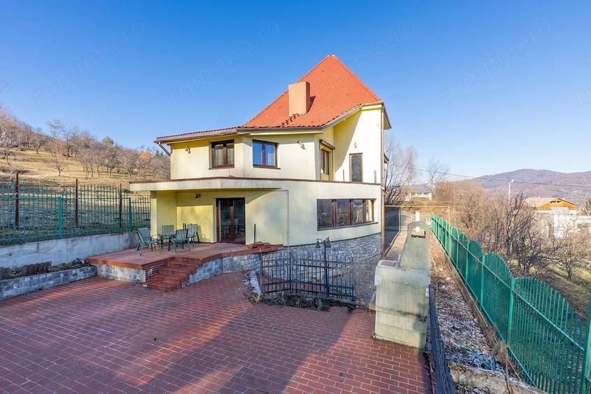 Casă cu 12 camere cu Teren 805 Mp în Breaza de Sus