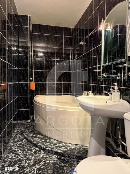Apartament cu 3 camere decomandat în 1 Decembrie