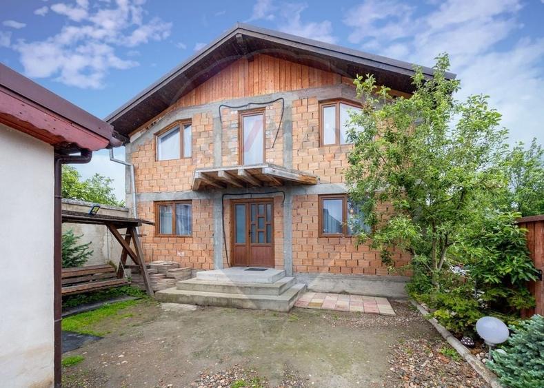 Casă individuală cu 3 camere cu Teren 400 Mp în Sânpetru