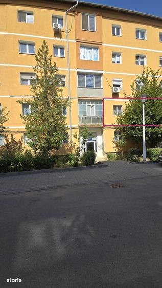 Apartament cu 3 camere decomandat în Vitrometan