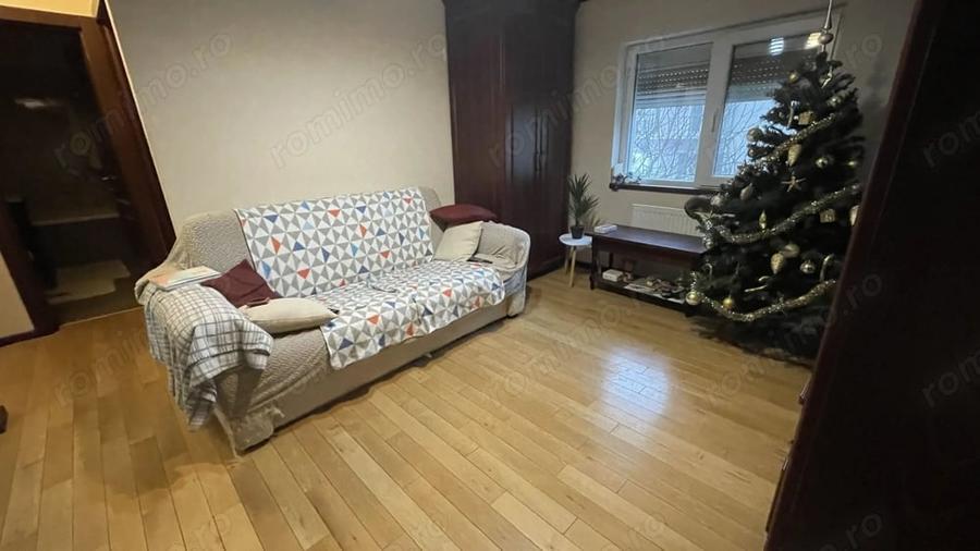 Apartament cu 4 camere decomandat în Bucovina