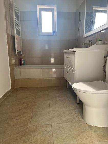 Apartament cu 4 camere decomandat, mobilat în Central
