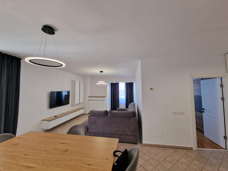 Apartament cu 3 camere decomandat, mobilat în Calea Călărașilor