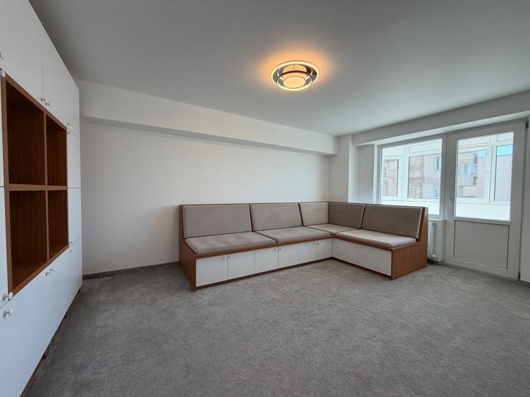 Apartament cu 4 camere decomandat în Centru Civic