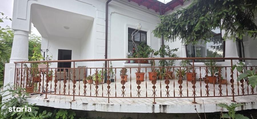 Casă cu 4 camere în Far