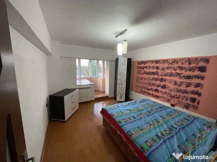 Apartament cu 3 camere decomandat în Piața Centrală