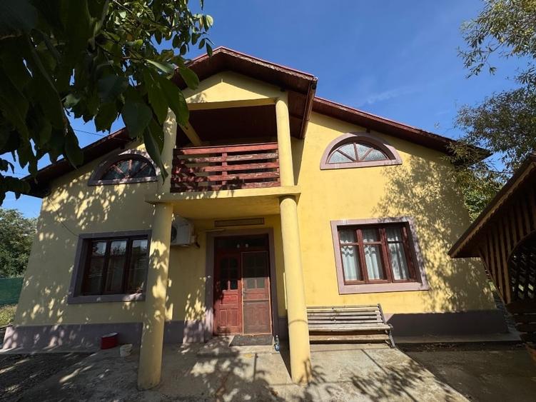 Casă individuală cu 5 camere cu Canalizare în Central
