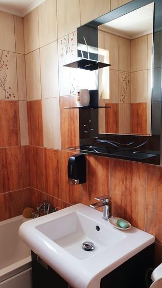 Apartament cu 3 camere decomandat în Exterior Vest