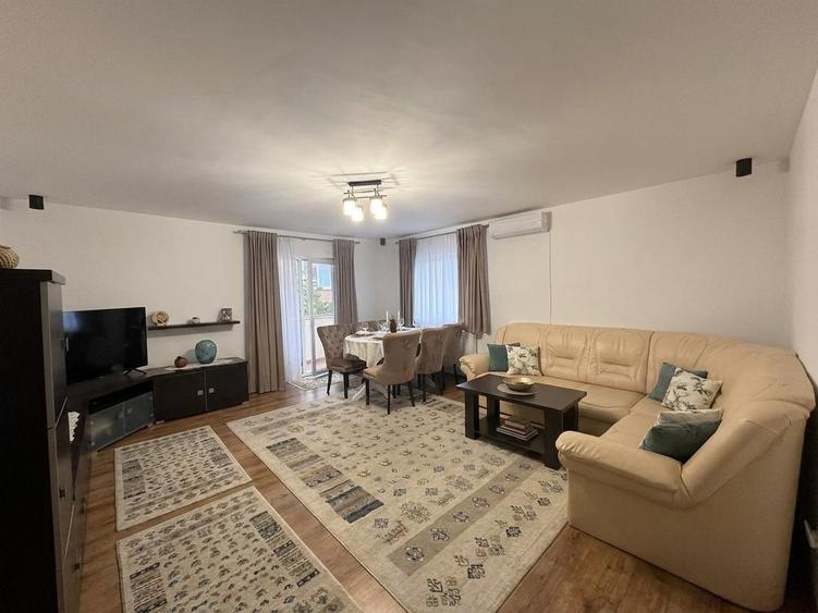 Apartament cu 3 camere decomandat, mobilat în Florești