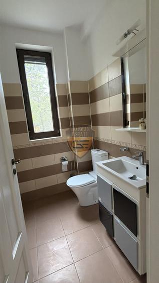 Casă individuală cu 5 camere cu Canalizare în Lazu