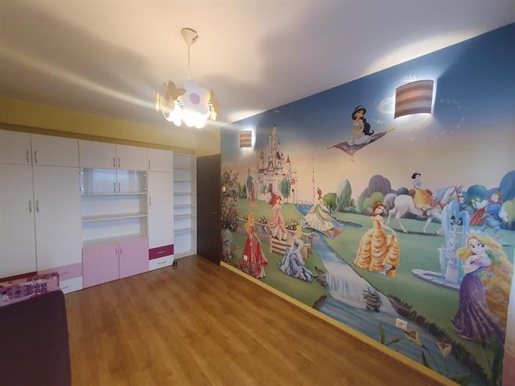 Apartament cu 4 camere decomandat, mobilat în Tudor