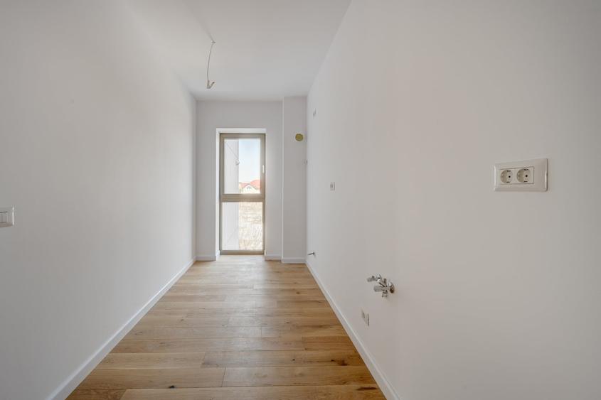 Apartament cu 3 camere semidecomandat în Sisești