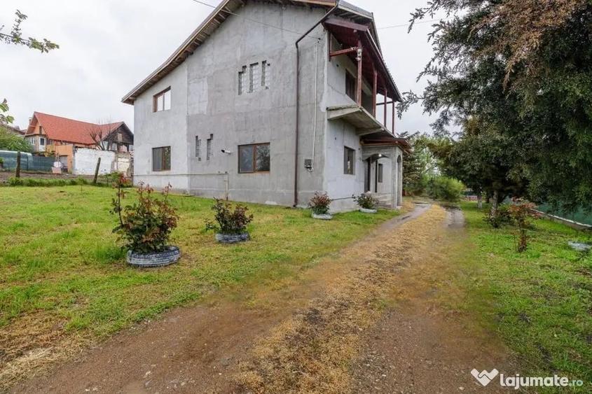 Casă cu 7 camere cu Teren 2000 Mp în Periș