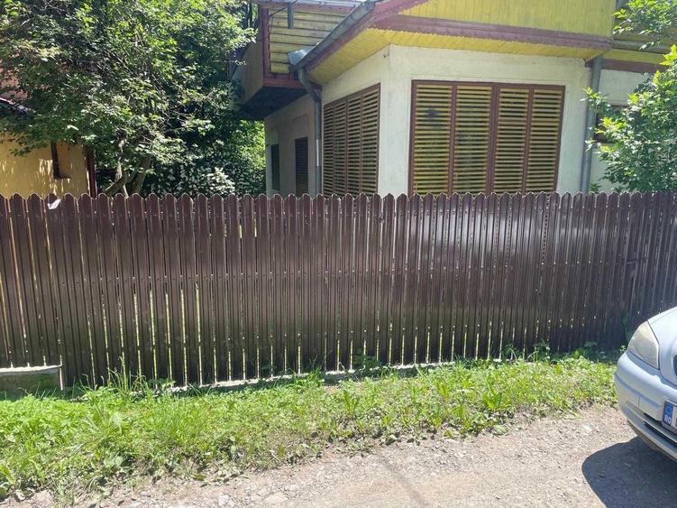 Casă cu 4 camere în Lepșa