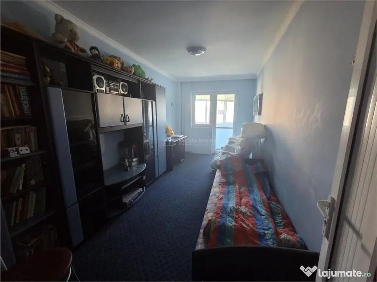 Apartament cu 4 camere decomandat în Ostroveni