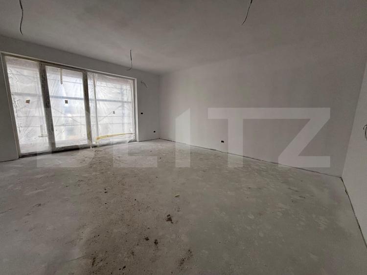 Apartament cu 3 camere decomandat în Torontalului
