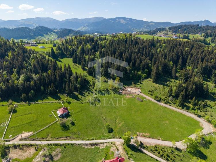 Teren Construcții intravilan de 15771 mp, în Fundata