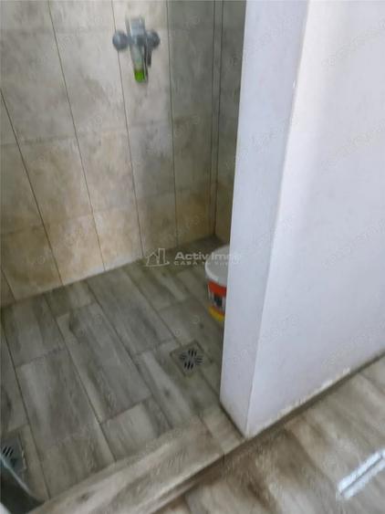 Casă cu 10 camere cu Teren 300 Mp în Cristian
