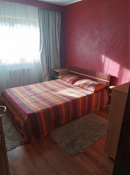 Apartament cu 3 camere decomandat, mobilat în Nicolina