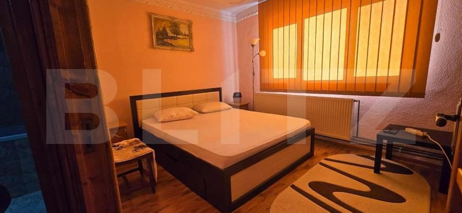 Apartament cu 3 camere semidecomandat, mobilat în Micro 4