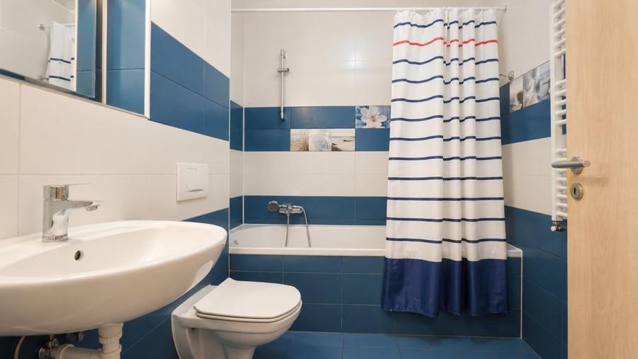 Apartament cu 2 camere decomandat, mobilat în Tractorul