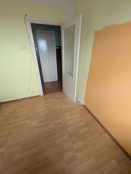 Persoana fizica vand apartament 2 camere D, 36mp, etaj 5/10, Alexandru cel Bun, la bulevard, liber si de renovat. Pret 80 000, se accepta credit. - 3