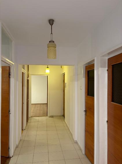 Apartament cu 3 camere decomandat în Tineretului