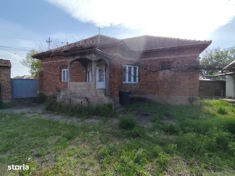 Casă cu 4 camere cu Teren 4122 Mp în Petid