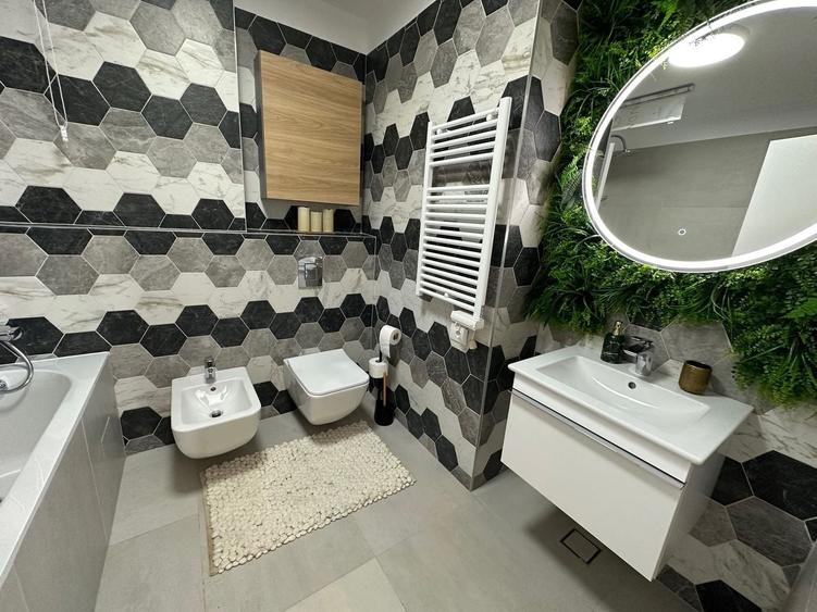 Apartament cu 3 camere decomandat în Central