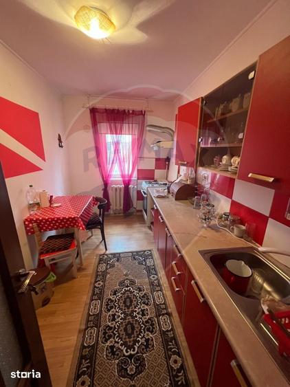 Apartament cu 3 camere, mobilat în Central