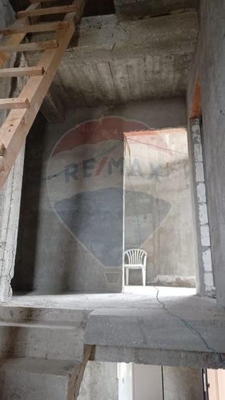 Casă individuală cu 5 camere cu Teren 570 Mp în Săftica